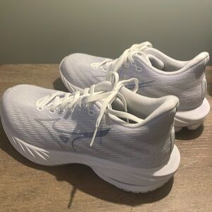 Brand New in the box Mizuno wave rider running shoes.